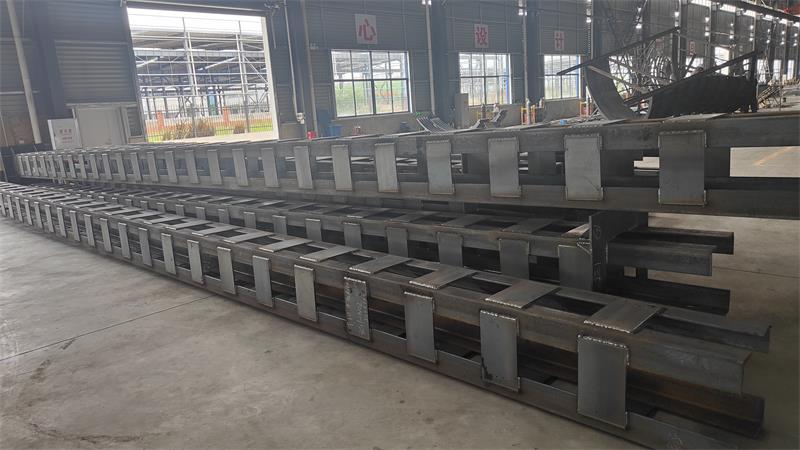 中鐵上海工程局集團有限第一機械化施工分公司陸軍指揮學院龍盤錦城安置房項目